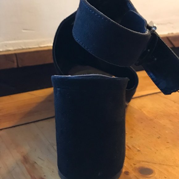 High heels - Picture 3 of 4